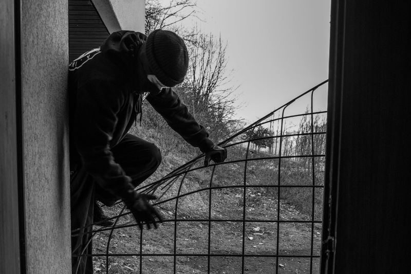 What Do Robbers Look For Before Breaking In?